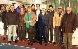 Andrea Safferling (Dritte von links vorne) mit der SPD-Delegation bei der Sporttour.