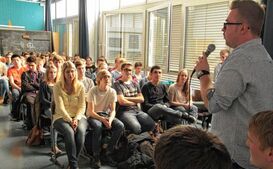Christian hat uns bei der Diskussion im Moll-Gymnasium vertreten und dabei bei vielen Schüler*innen gepunktet.