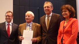 Verbandsdirektor Ralph Schlusche, Prof. Dr. Horst Wagenblaß, Oberbürgermeister Dr. Peter Kurz, Dr. Eva Lohse (v.l.).
