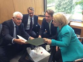 Heberer und Weirauch im Gespräch mit Justizminister Stickelberger (links).