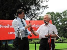 Der scheidende Bundestagsabgeordnete Lothar Mark übergibt die Stafette an den neuen Kandidaten Stefan Rebmann