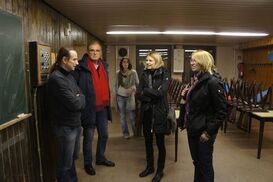 Auch die Kegelbahn stand für Lena Kamrad (2.v.r.) auf dem Programm.