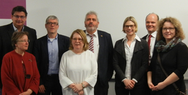 Kamrad (3. v.r.) bei der Expertenrunde um Gastgeberin Sabine Leber-Hoischen (rechts) und Stefan Rebmann (links)