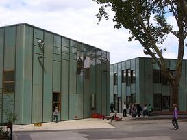 Seit 2013 mit Ganztagsunterricht: Die Uhland-Grundschule in der Neckarstadt-Ost.