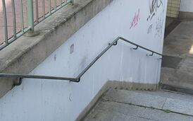 Treppe zu einer Unterführung in der Innenstadt