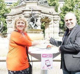 SPD-Stadträtin Andrea Safferling mit Grünen-Stadtrat Gerhard Fontagnier beim Startschuss.