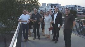 Nach dem Gespräch gab es zum Ausklang noch einen Gang auf die Schneckennudelbrücke mit Blick auf das gesamte Neubauareal